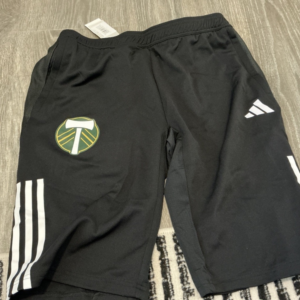 NWT men's large or XL Adidas portland timbers tiro 1/2 pant training MLS